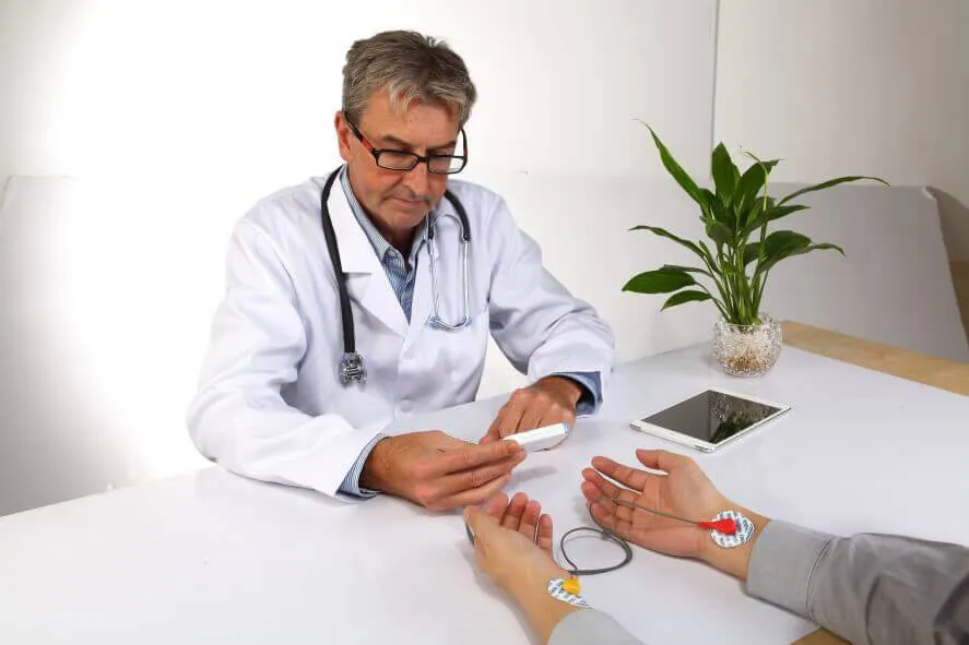 Touchscreen ECG Monitor with Oximeter